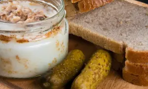 Jak zrobić smalec z cebulką - prosty przepis na domowy smak