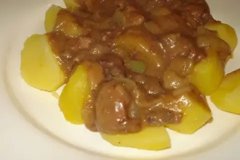 Jak zrobić wątróbkę drobiową z cebulką, aby zachwycić smakami