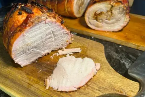 Najlepsza marynata do szynki na grilla, która zachwyci smakiem