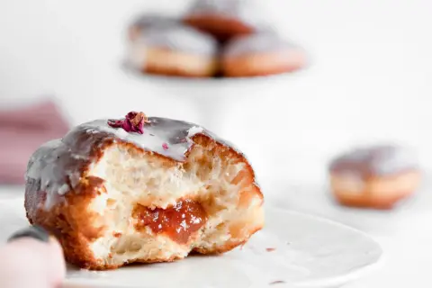 Pączki na smalcu czy oleju - co wybrać dla najlepszego smaku?