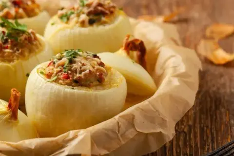 Jak przygotować idealną cebulę z grilla – przepisy i porady