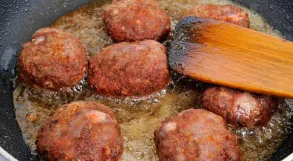 Mielone na smalcu czy oleju: co wybrać dla najlepszego smaku?