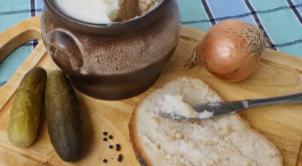 Ile kalorii ma kromka chleba ze smalcem? Zaskakujące fakty o kaloriach
