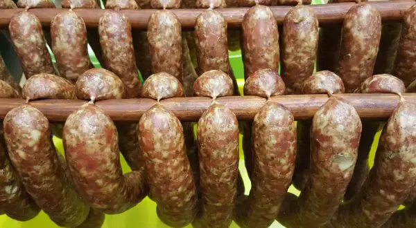 Przepis na kiełbasę z dzika i wieprzowiny - tradycyjny smak w domu