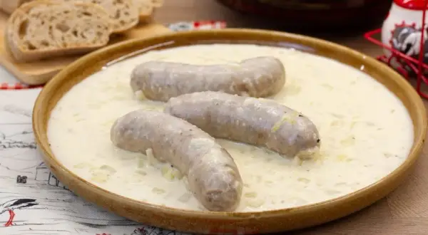 Co z białej kiełbasy? 5 pysznych przepisów, które musisz spróbować