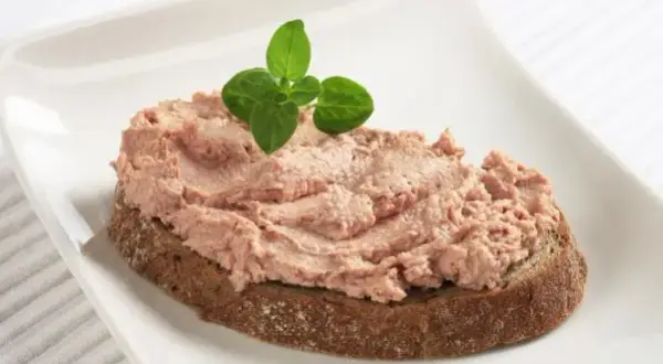 Ile kcal ma kanapka z pasztetem? Zaskakujące fakty o kaloriach!