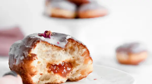 Pączki na smalcu czy oleju - co wybrać dla najlepszego smaku?