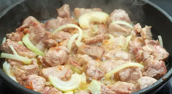 Jak zrobić świeżonkę z mięsa wieprzowego - tradycyjny przepis na smaczne danie