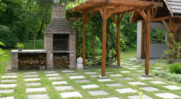 Jak zbudować trwały grill z cegły klinkierowej – sprawdź proste metody