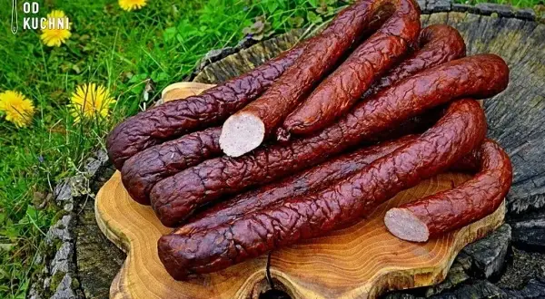 Kiełbasa dziadka Tadka – tradycyjny przepis na smakowitą kiełbasę