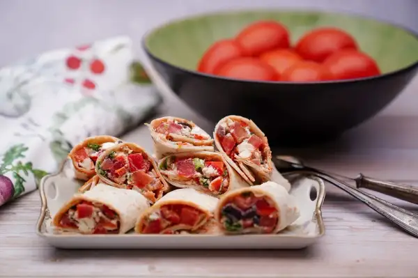 Przystawki na grill, które zachwycą gości i ułatwią grillowanie